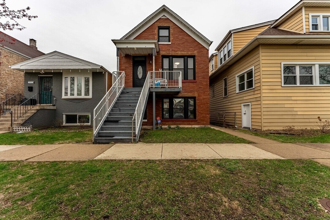 1245 Wisconsin Ave in Berwyn, IL - Building Photo
