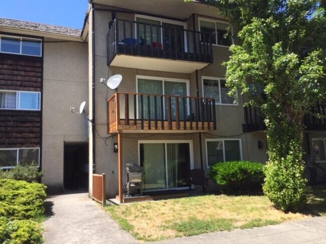 2737-2760 60th Ave SW in Seattle, WA - Building Photo - Building Photo