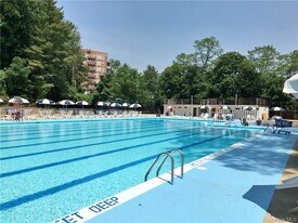 2 Sadore Ln in Yonkers, NY - Building Photo