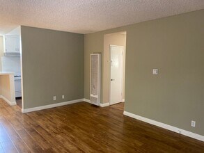 3104 Montrose Ave in Montrose, CA - Building Photo - Building Photo