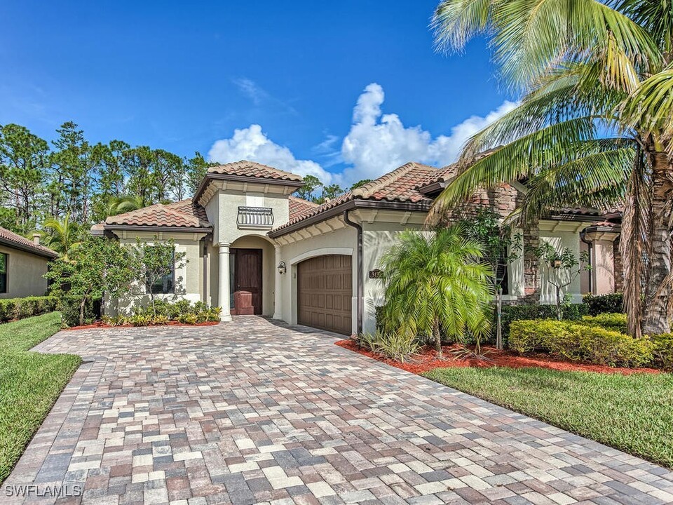 9491 Piacere Way in Naples, FL - Building Photo