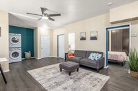 Claremont Apartments in Oklahoma City, OK - Building Photo - Interior Photo