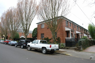 2167-2177 NW Irving St in Portland, OR - Building Photo - Building Photo