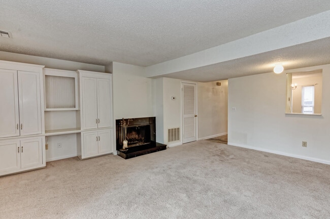 3771 Heathrow Dr in Winston-Salem, NC - Foto de edificio - Building Photo