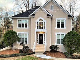 2631 Rock Point Ln in Snellville, GA - Building Photo