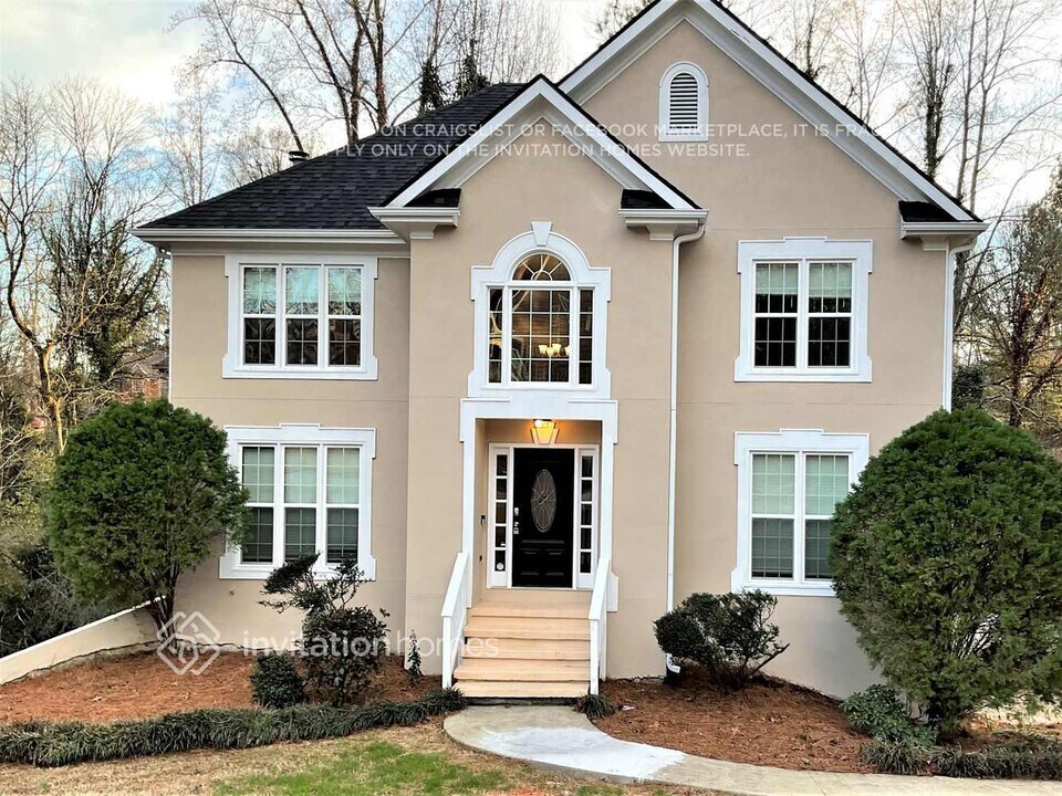 2631 Rock Point Ln in Snellville, GA - Building Photo