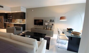 31 SE 5th St, Unit # in Miami, FL - Building Photo - Building Photo