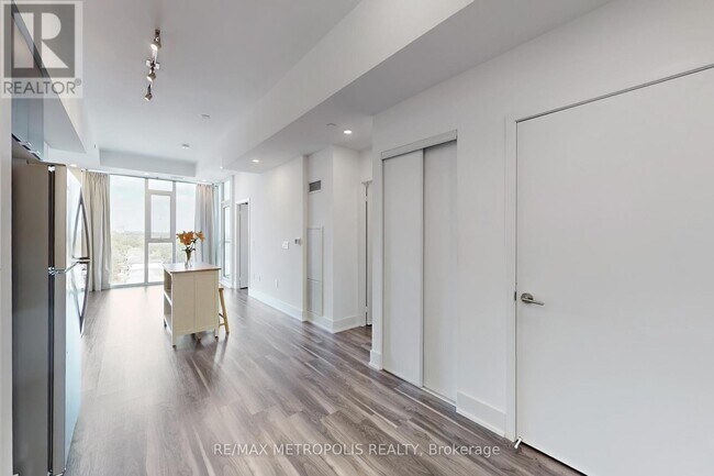 859 The Queensway in Toronto, ON - Building Photo - Building Photo