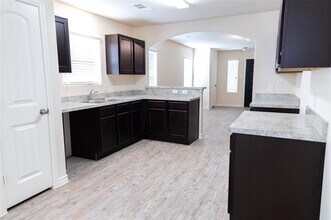 1404 Starling Ln in Ennis, TX - Building Photo - Building Photo