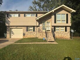 3813 NW Millbrae Dr in Huntsville, AL - Building Photo