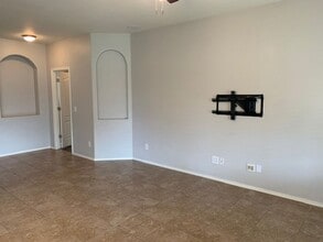 1049 E Sourwood Dr in Gilbert, AZ - Building Photo - Building Photo