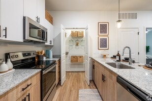 Parkside Apartments in Gladstone, MO - Building Photo