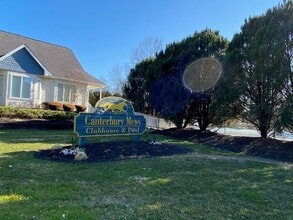 102 Covered Bridge Ct in Washington Township, NJ - Foto de edificio - Building Photo