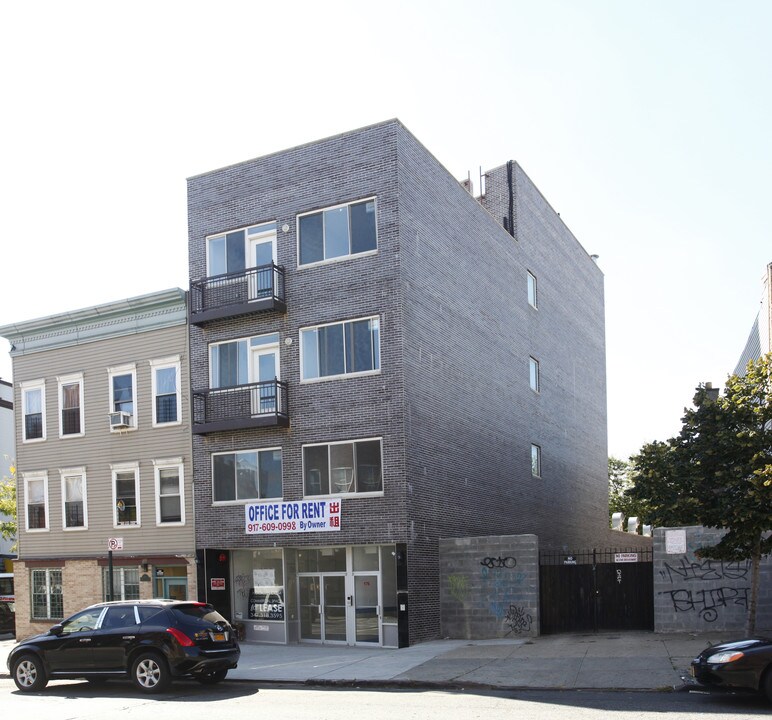 176 Wilson Ave in Brooklyn, NY - Foto de edificio