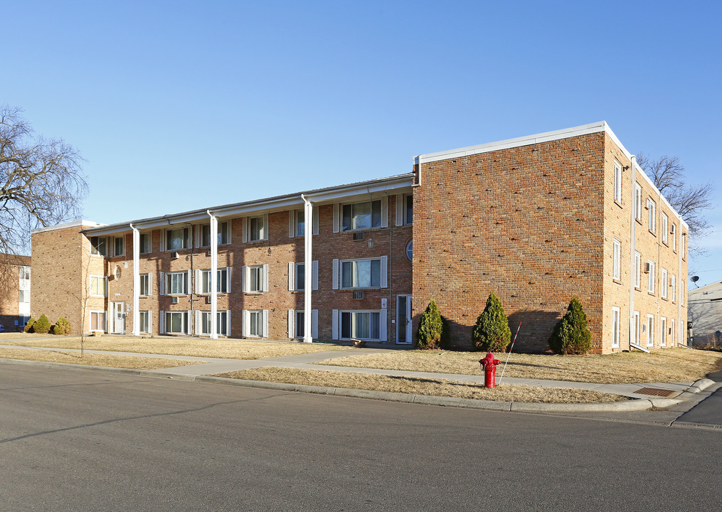 Country View Apartments in Savage, MN - Building Photo