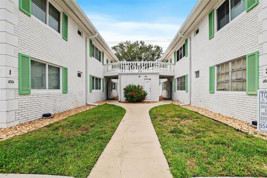 1801 NE 62nd St in Fort Lauderdale, FL - Building Photo