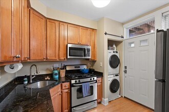 1733 W Winnemac Ave, Unit 2 in Chicago, IL - Building Photo - Building Photo