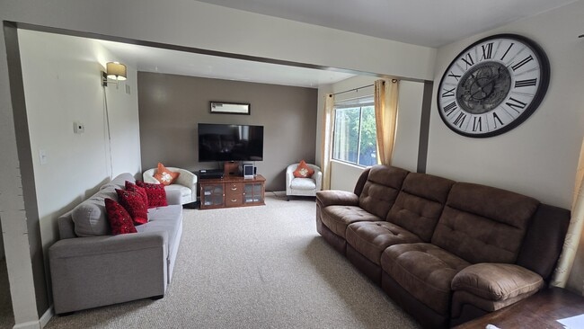 65 Salt Creek Rd in Roselle, IL - Building Photo - Building Photo
