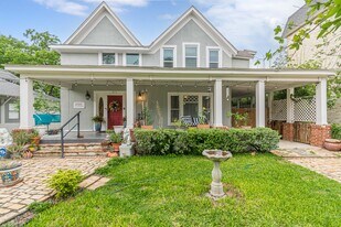 311 W Mistletoe Ave in San Antonio, TX - Building Photo