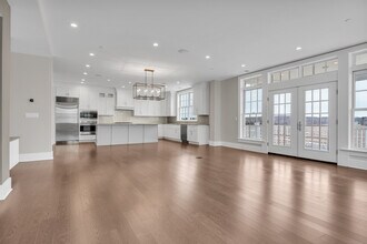 66 High St in Guilford, CT - Building Photo - Building Photo