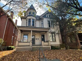 105 W Hubbard Ave in Columbus, OH - Building Photo