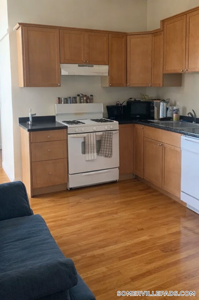 48 Florence St, Unit 2 in Somerville, MA - Building Photo - Building Photo