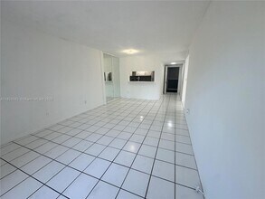 13685 NE 10th Ave, Unit 302 in North Miami, FL - Building Photo - Building Photo