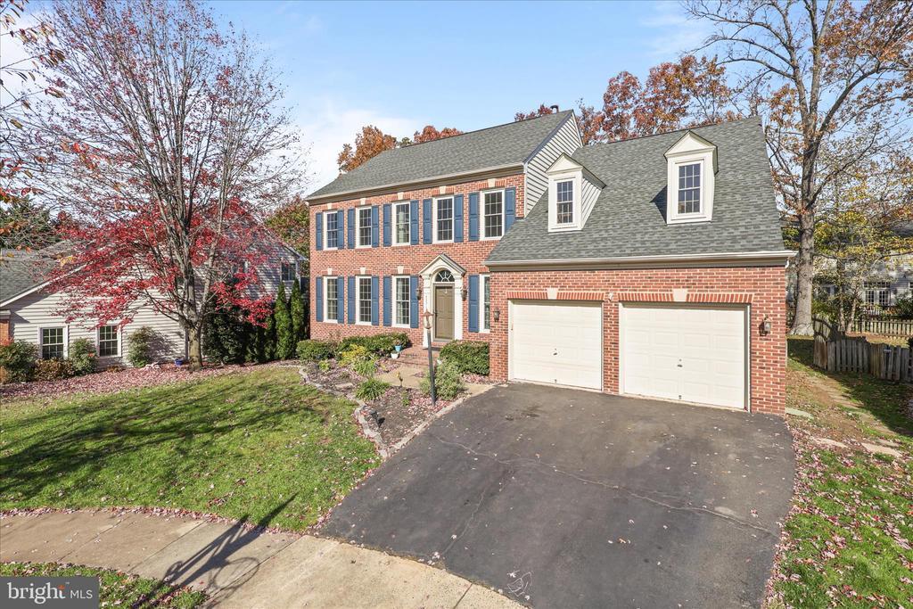 43312 Hagen Ct in Chantilly, VA - Building Photo