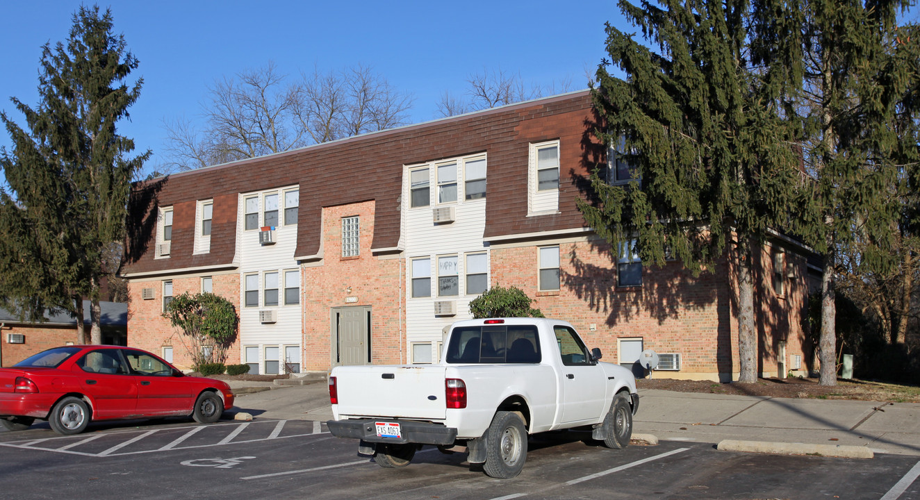 Oakwood Apartments in Milford, OH - Foto de edificio