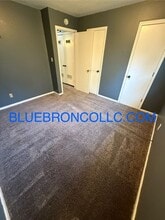 207 Sky Vue Dr in Raymore, MO - Building Photo - Building Photo