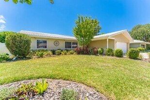 13940 Joyce Dr in Largo, FL - Building Photo