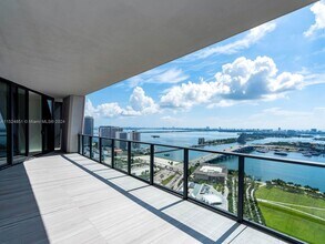 1000 Biscayne Blvd, Unit 4802 in Miami, FL - Foto de edificio - Building Photo