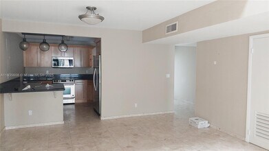 350 Poinciana Island Dr in Sunny Isles Beach, FL - Building Photo - Building Photo