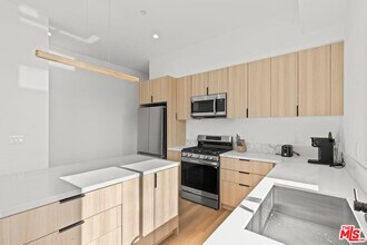 236 S Carondelet St in Los Angeles, CA - Building Photo - Building Photo