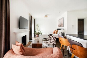 10 5th Ave in New York, NY - Building Photo - Building Photo