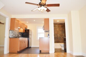 214 North Ave in Burlington, VT - Foto de edificio - Building Photo