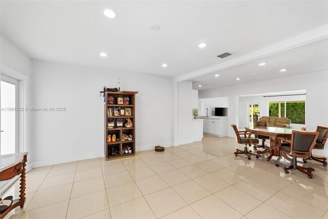 9425 N Miami Ave in Miami Shores, FL - Building Photo - Building Photo