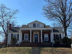207 Edgedale Dr in High Point, NC - Building Photo