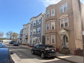 18 Washburn St, Unit 2 in Boston, MA - Building Photo - Building Photo