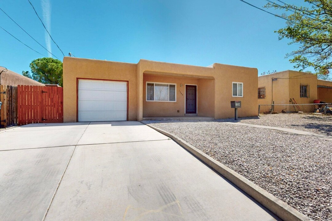 1304 Columbia Dr SE in Albuquerque, NM - Building Photo