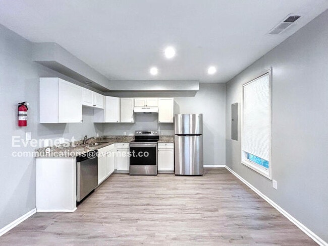 2175 Fairburn Rd SW in Atlanta, GA - Foto de edificio - Building Photo