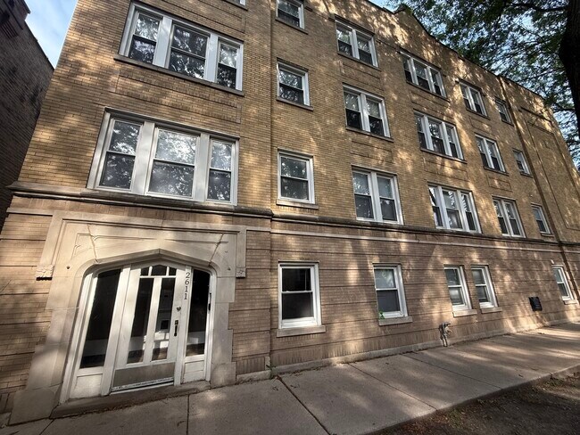 property at 2611 N Fairfield Ave