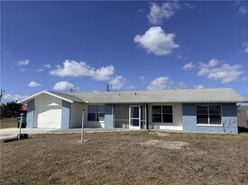 1912 SE 8th Ave in Cape Coral, FL - Building Photo