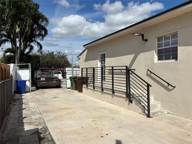 30 E 44th St in Hialeah, FL - Building Photo - Building Photo
