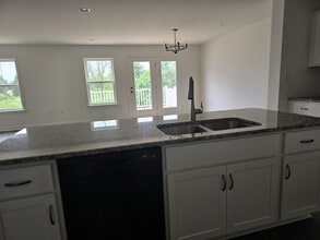7411 Red Oak Ct in Harrisburg, PA - Foto de edificio - Building Photo