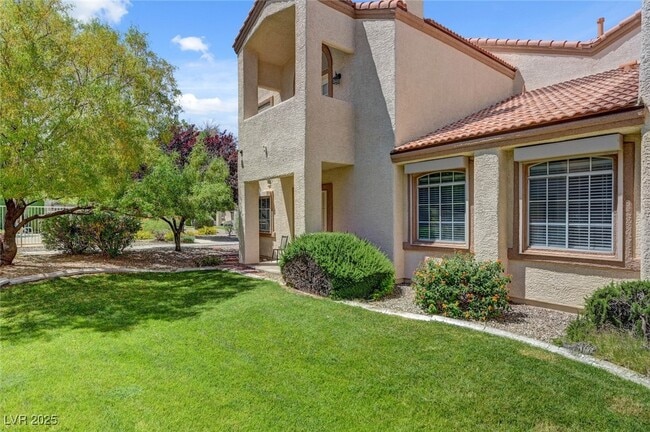 8301 Boseck Dr in Las Vegas, NV - Foto de edificio - Building Photo