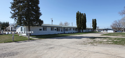 Lakeview Apartments & Lakeview Water Company in Caldwell, ID - Building Photo - Building Photo