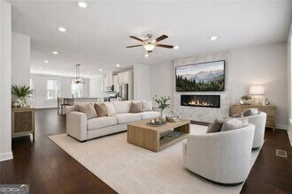 4240 Hickory Pne Aly in Doraville, GA - Foto de edificio - Building Photo