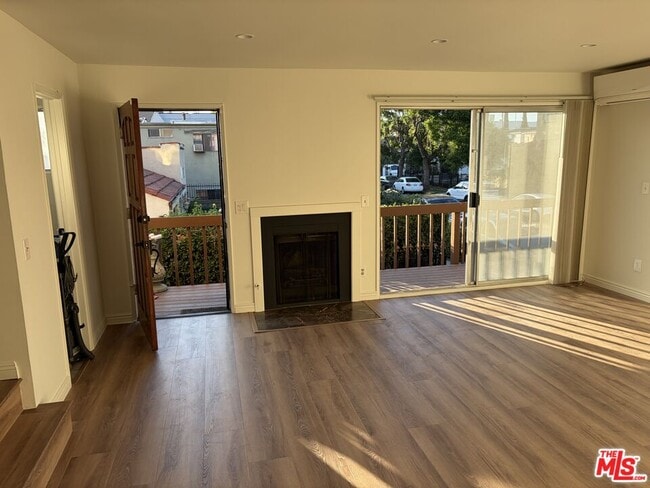 5827 Tujunga Ave in Los Angeles, CA - Building Photo - Building Photo