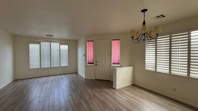 2952 Harbor Heights Dr in Las Vegas, NV - Foto de edificio - Building Photo